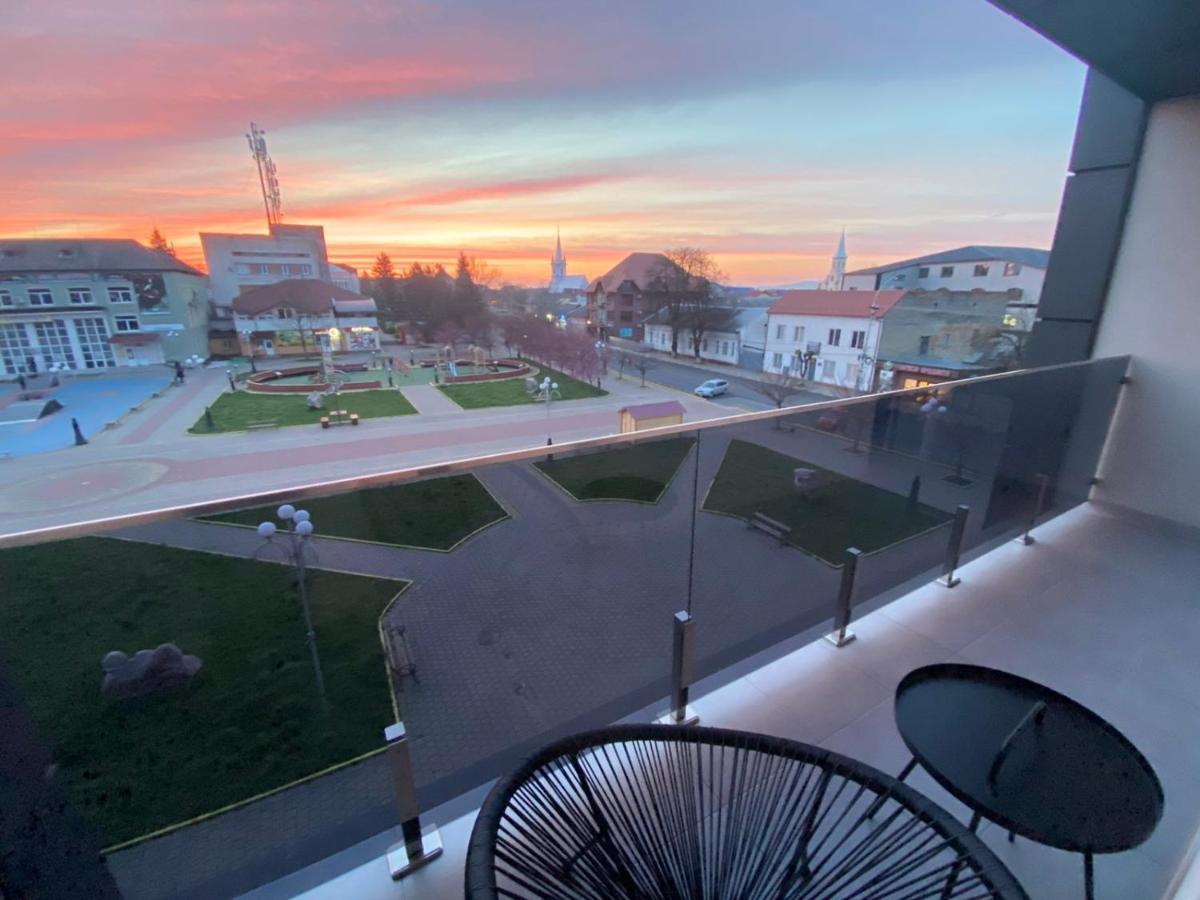 Готель Тячів Exterior foto