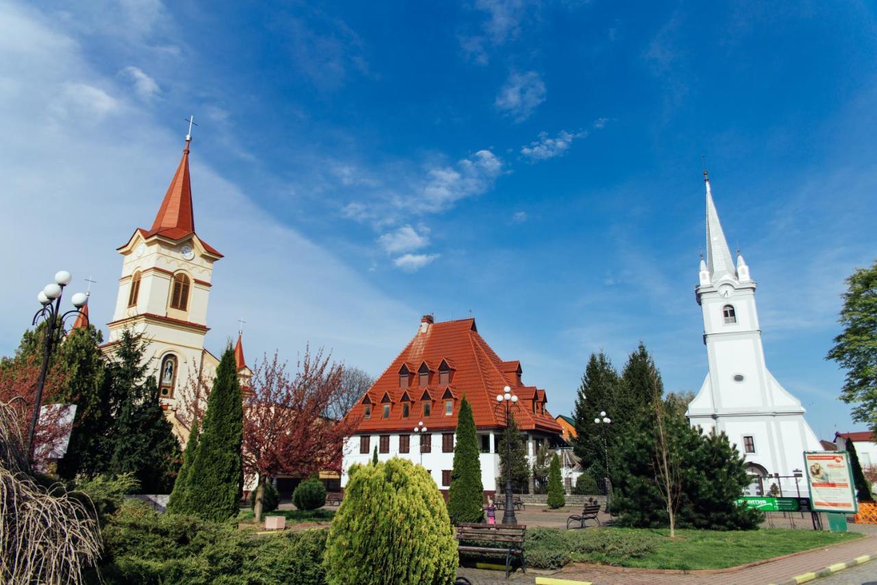 Готель Тячів Exterior foto