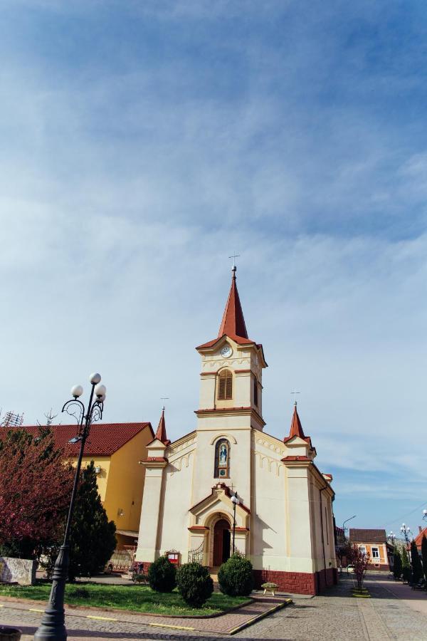 Готель Тячів Exterior foto