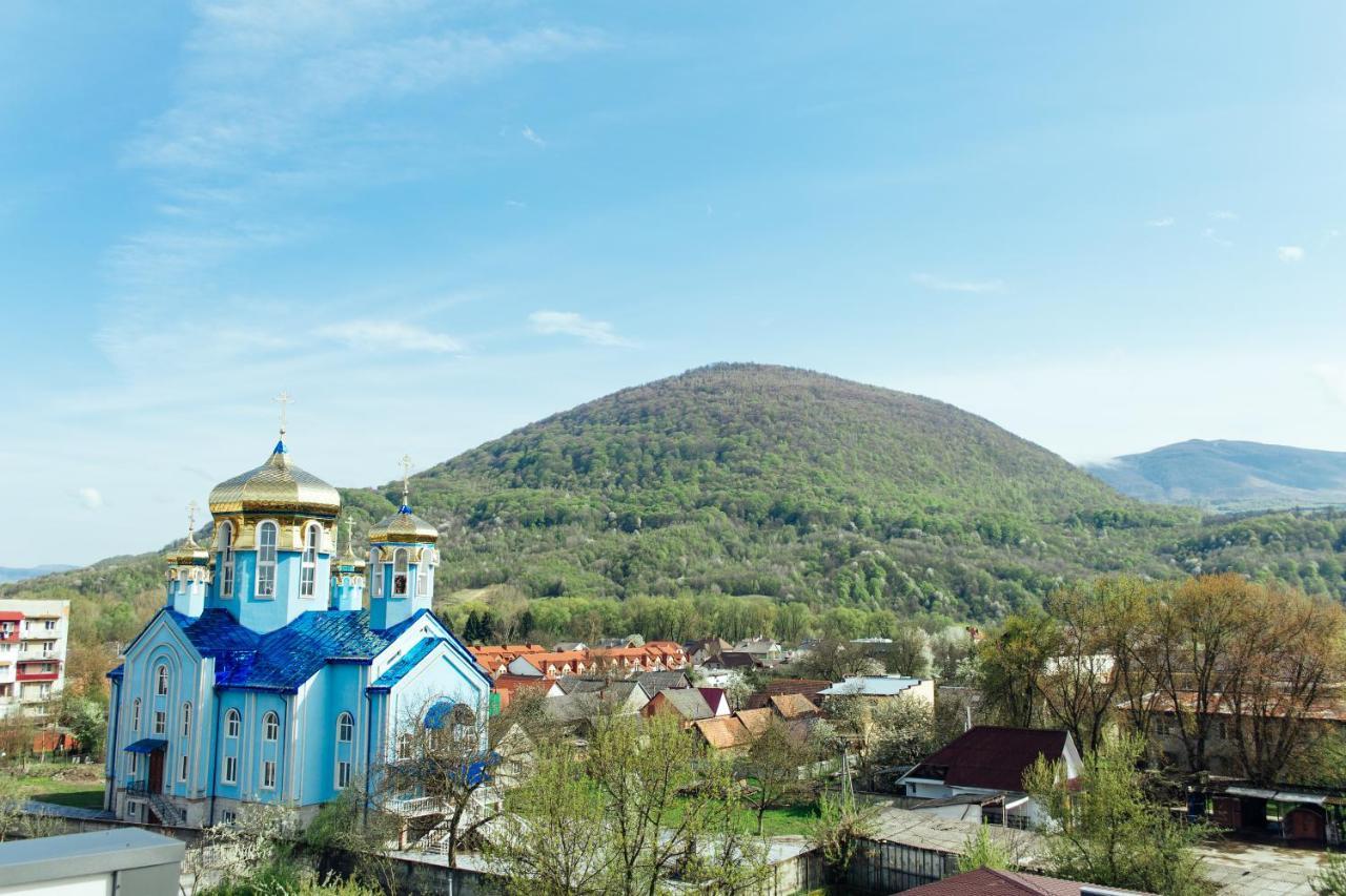 Готель Тячів Exterior foto