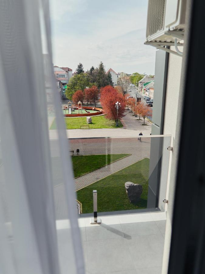 Готель Тячів Exterior foto